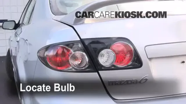 2006 Mazda 6 i 2.3L 4 Cyl. Sedan (4 Door) Éclairage Feu stop (remplacer ampoule)